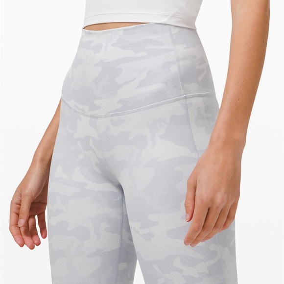 Lululemon Wunder-Under Scalloped Hem Leggings - Picture 4 of 11